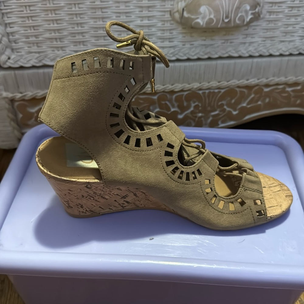 DV by Dolce Vita Gladiator Faux Suede Tan Wedge Sandals Size 8 - Picture 12 of 13